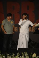 Sonu Nigam at Sarbjit music concert in Mumbai on 17th May 2016
